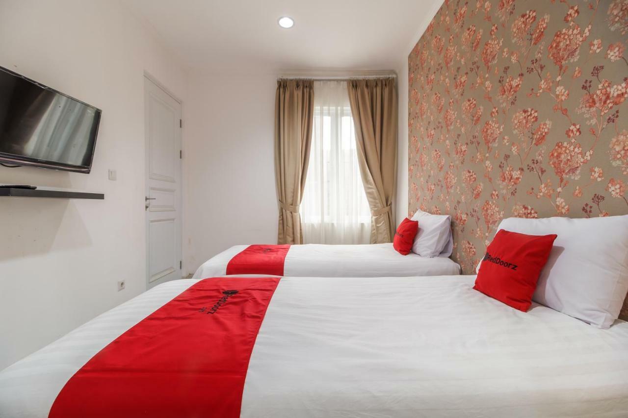 RedDoorz Plus near Exit Toll Puncak 2 Bogor Dış mekan fotoğraf