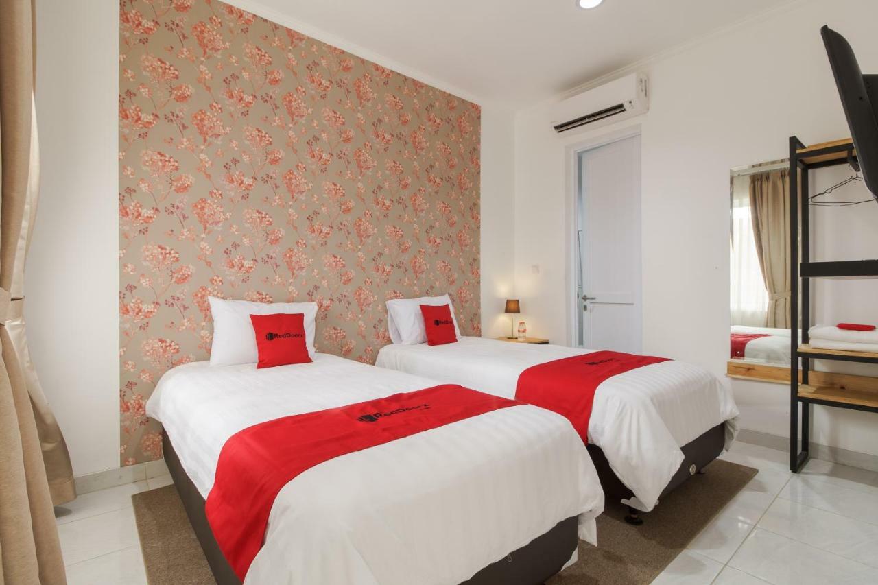 RedDoorz Plus near Exit Toll Puncak 2 Bogor Dış mekan fotoğraf