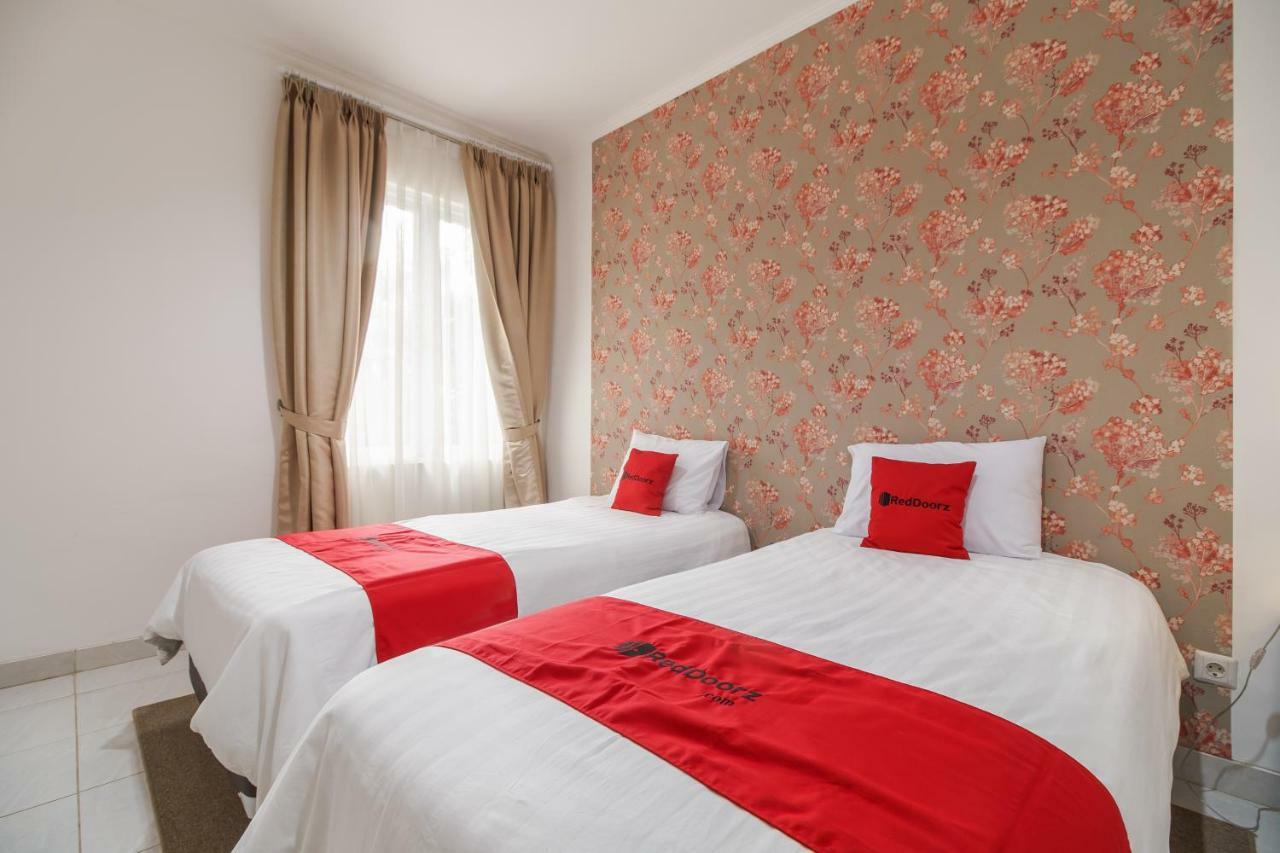 RedDoorz Plus near Exit Toll Puncak 2 Bogor Dış mekan fotoğraf